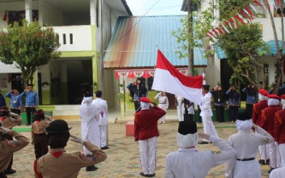 UPACARA MEMPERINGATI HUT RI KE-79 DI SMP NEGERI 28 BATAM